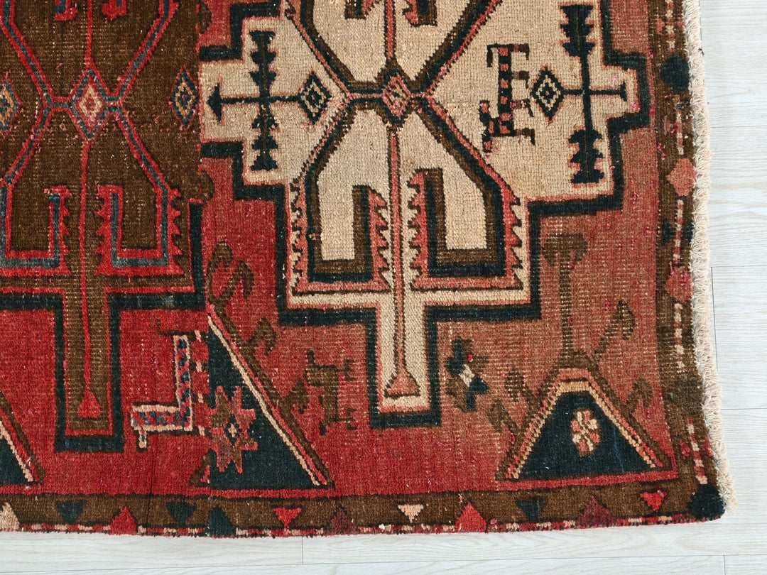 2' 11" x 8' 10"