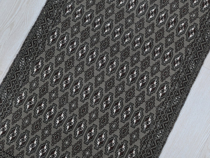 2' 0" x 4' 1"