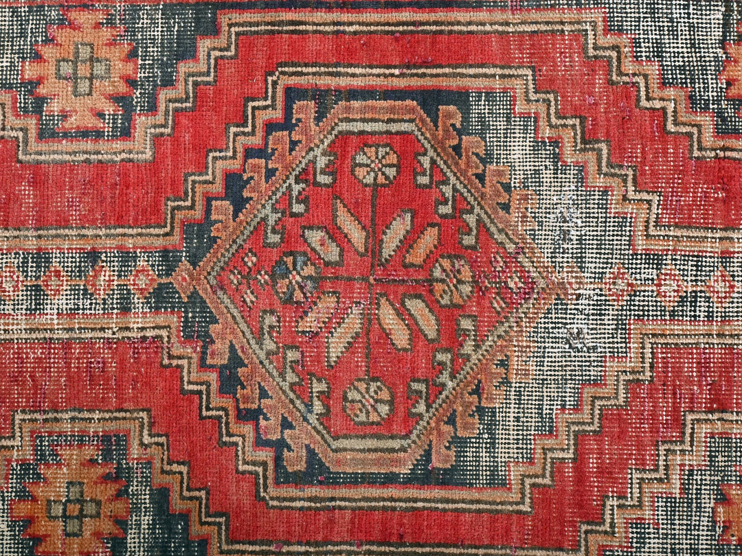 2' 12" x 10' 4"