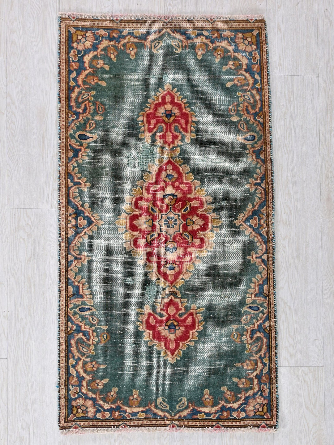 2' 0" x 4' 1"