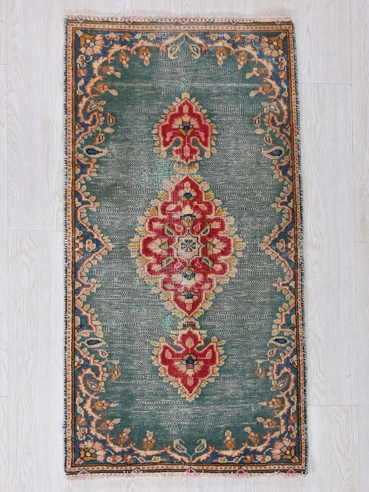 2' 0" x 4' 1"