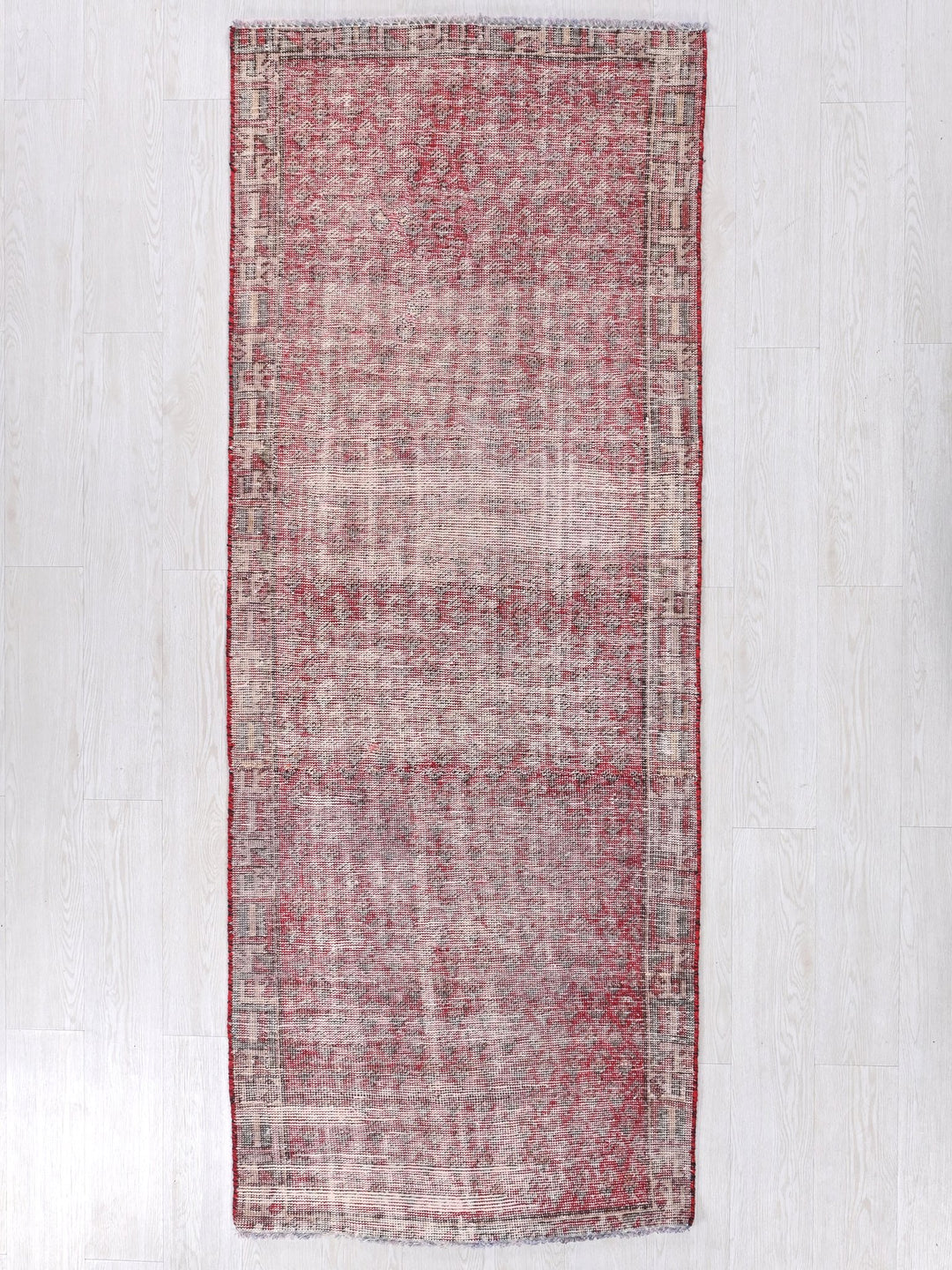 2' 10" x 7' 8"