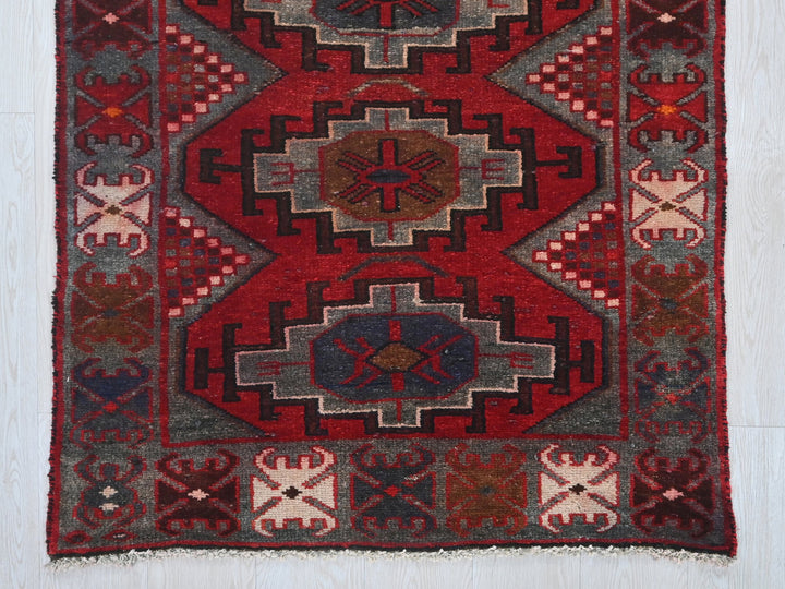 2' 12" x 9' 8"