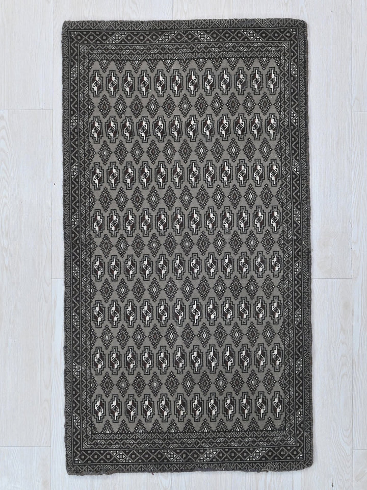 2' 0" x 4' 1"