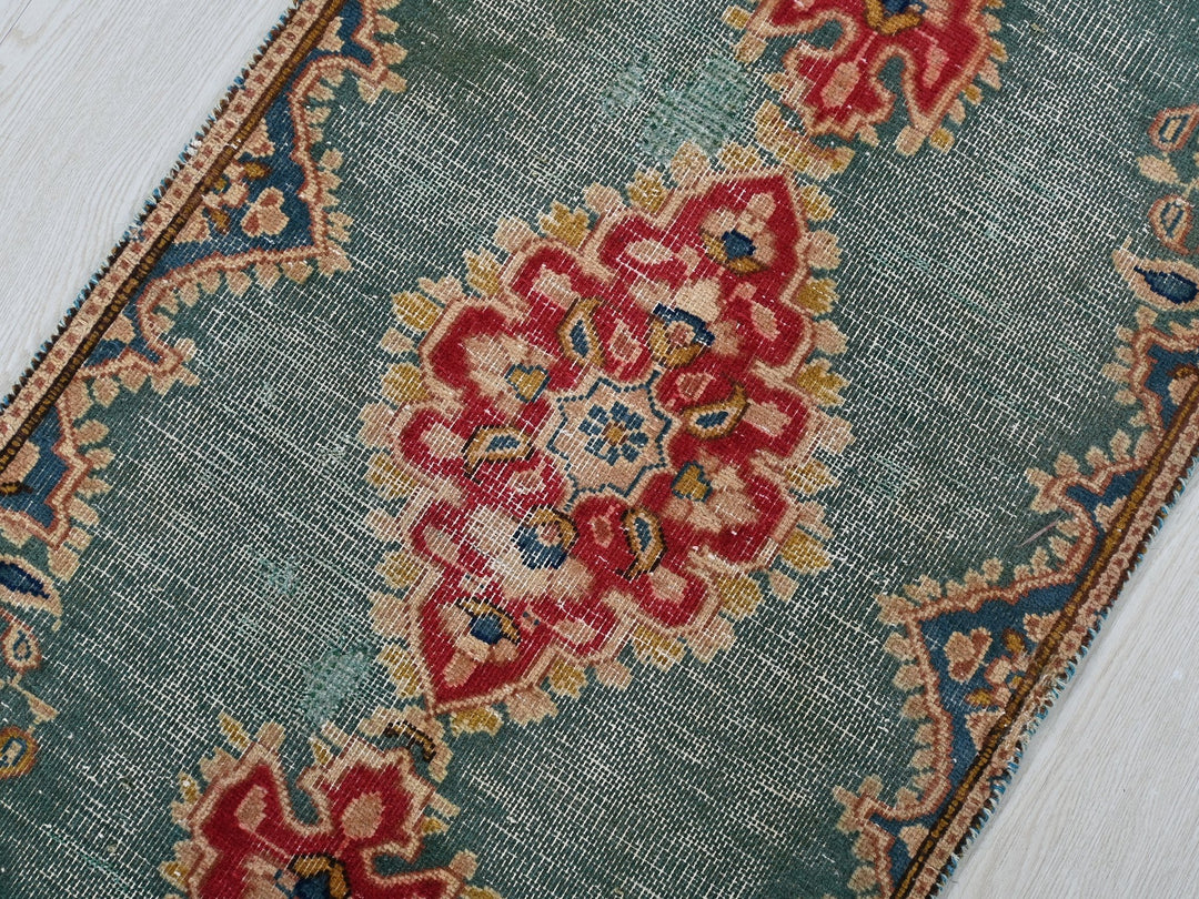 2' 0" x 4' 1"