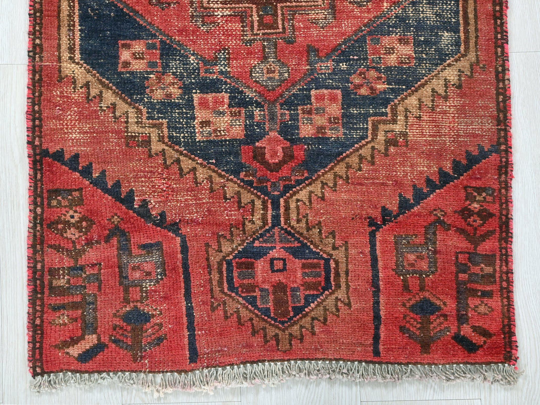 2' 1" x 3' 11"