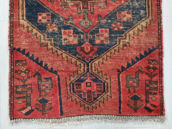 2' 1" x 3' 11"