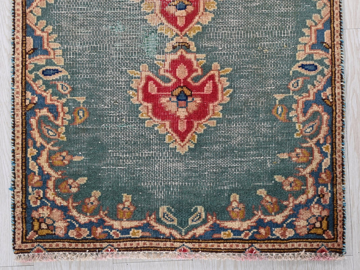2' 0" x 4' 1"