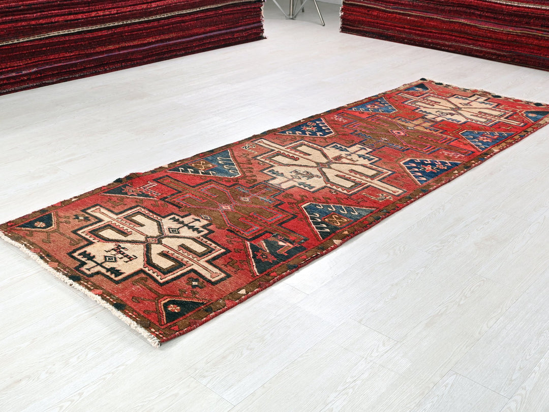 2' 11" x 8' 10"