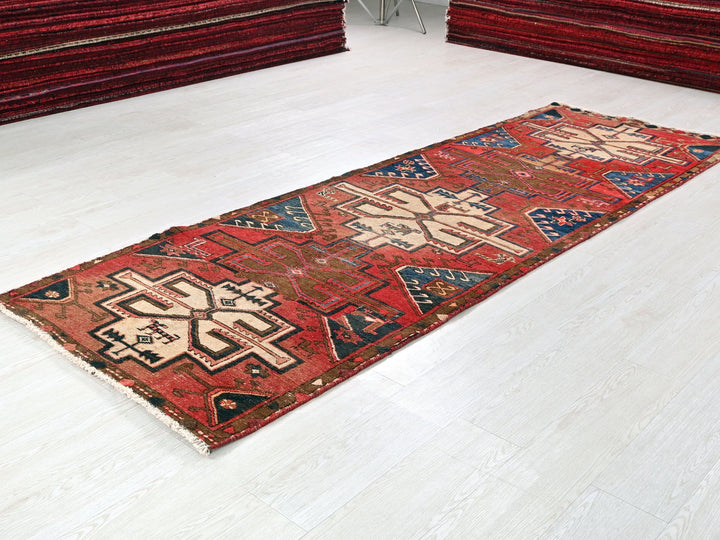 2' 11" x 8' 10"