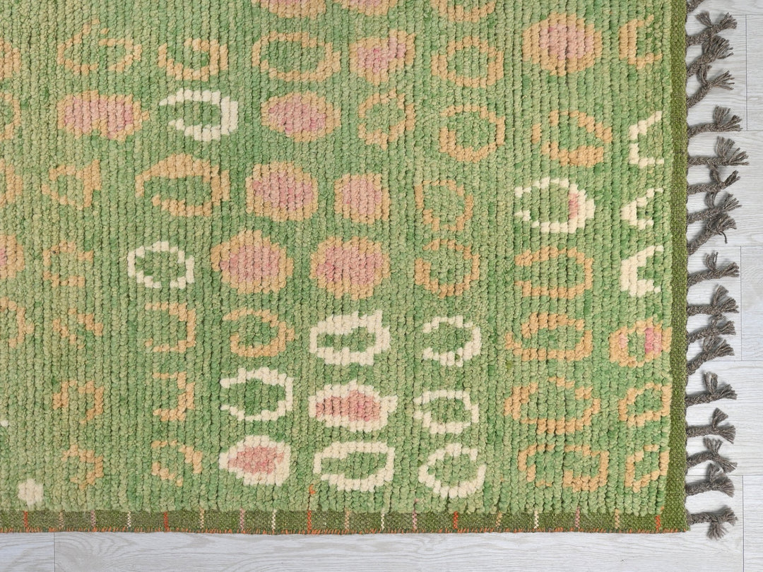 10' 5" x 14' 4"