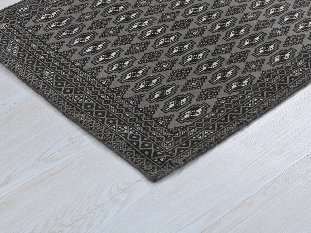 2' 0" x 4' 1"