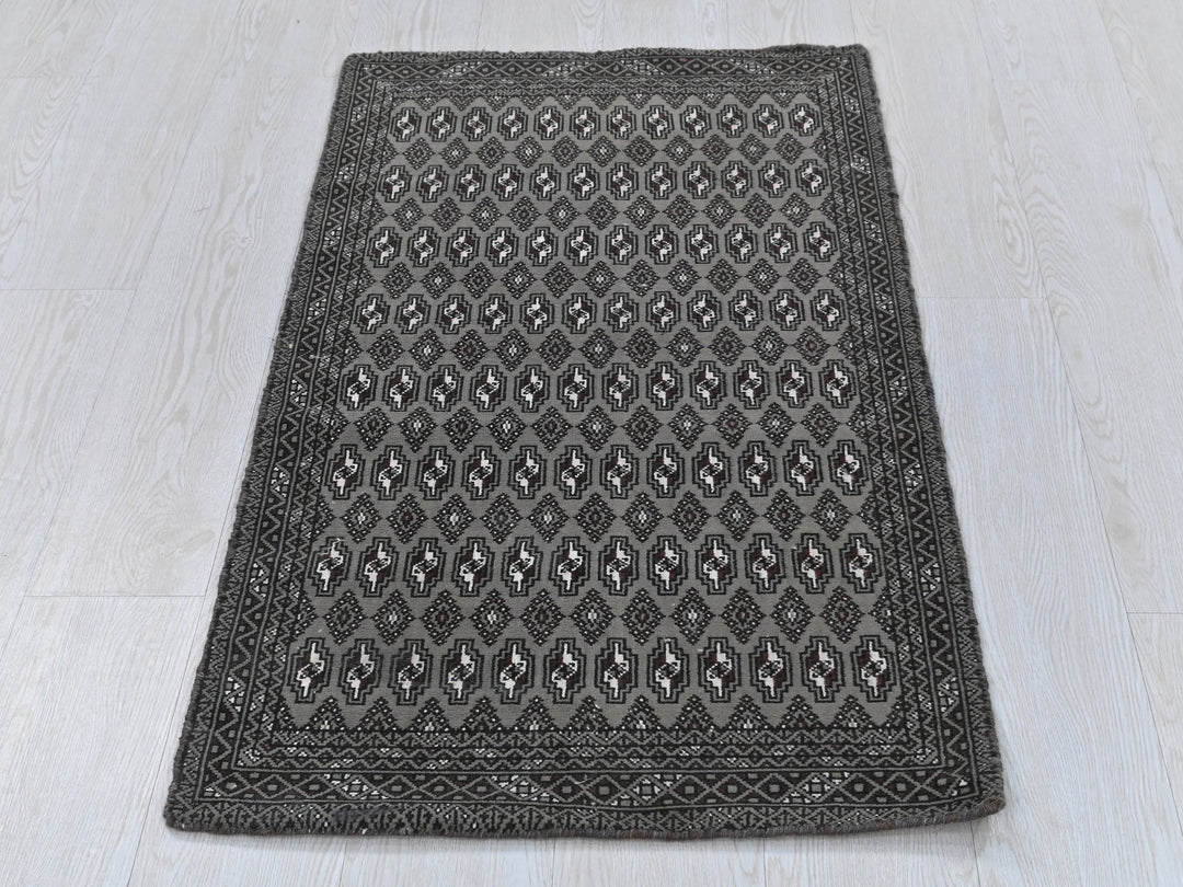 2' 0" x 4' 1"