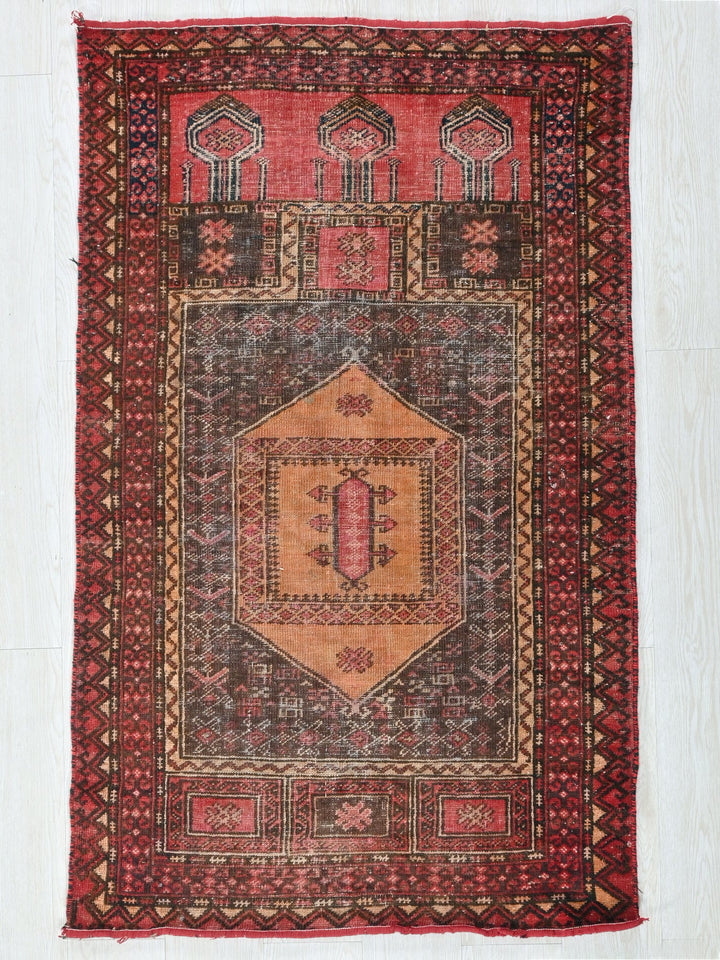 2' 9" x 4' 8"