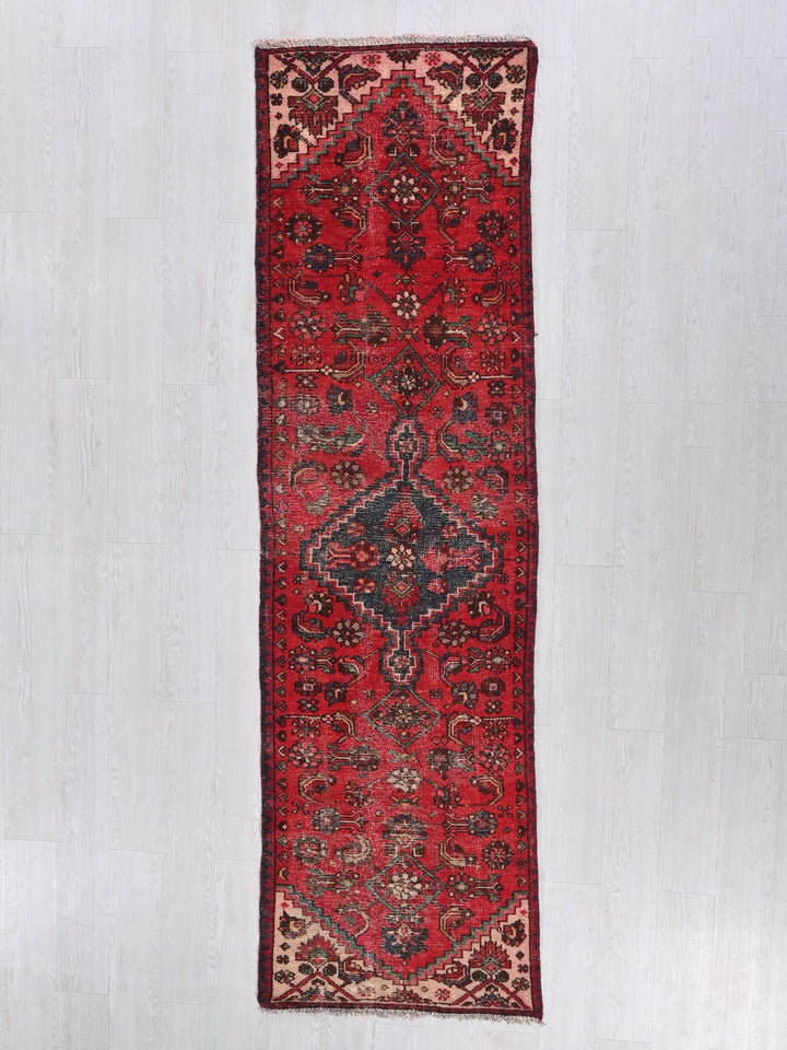 2' 5" x 8' 11"