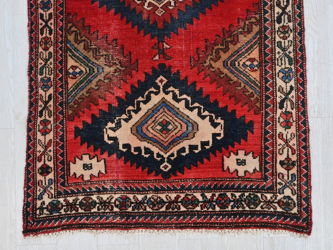 3' 3" x 14' 0"