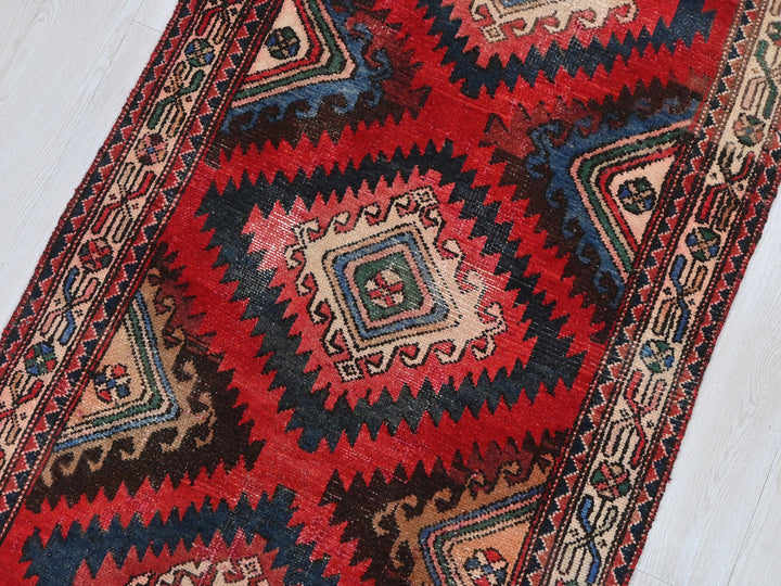 3' 3" x 14' 0"