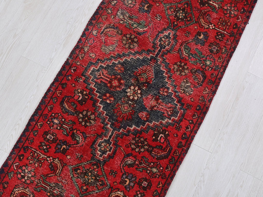 2' 5" x 8' 11"