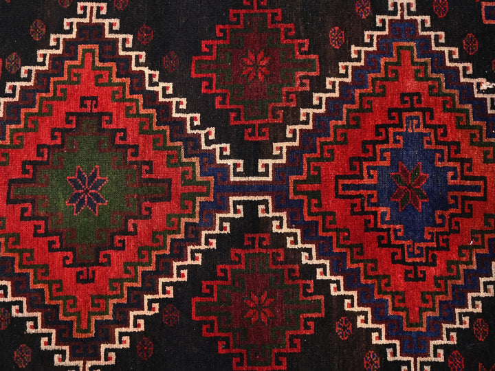 4' 12" x 9' 4"