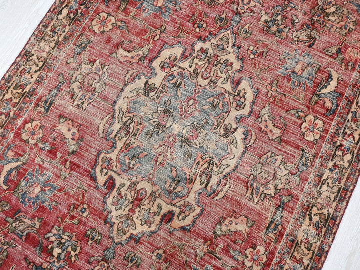 4' 8" x 6' 9"