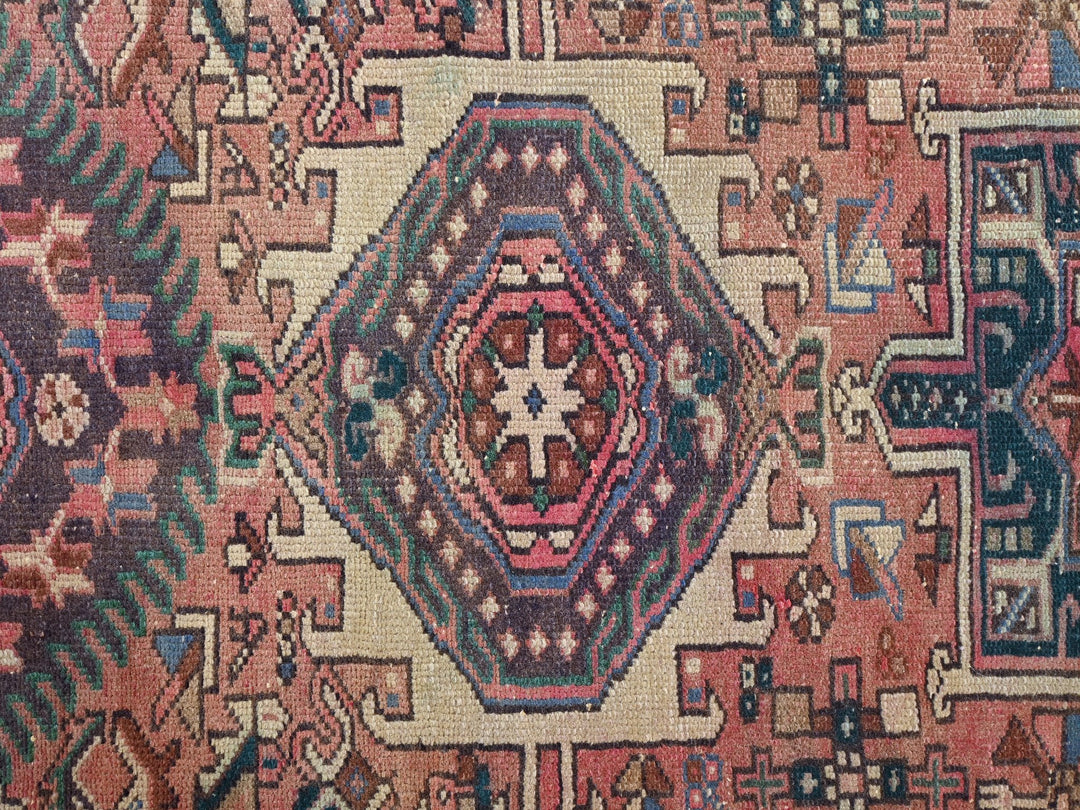 2' 5" x 8' 5"