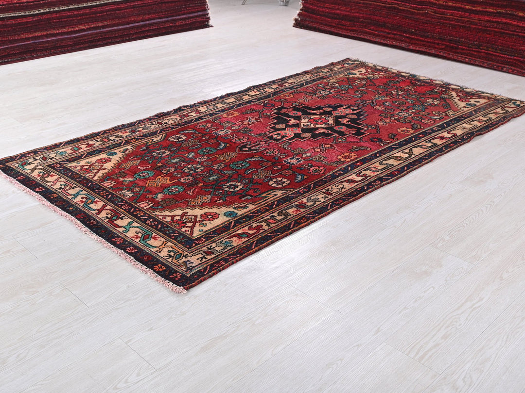 3' 10" x 7' 5"