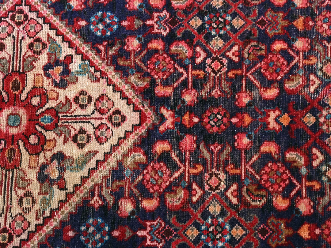 2' 6" x 4' 3"