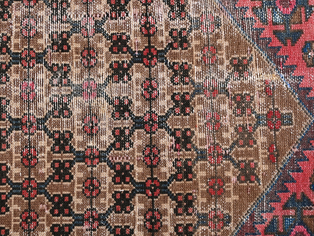 2' 4" x 4' 3"