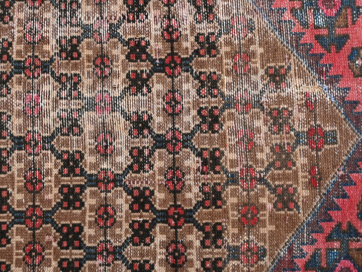 2' 4" x 4' 3"