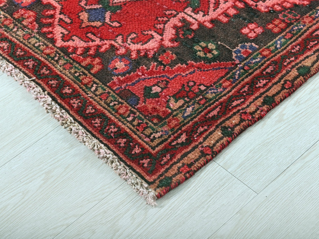 2' 6" x 10' 1"