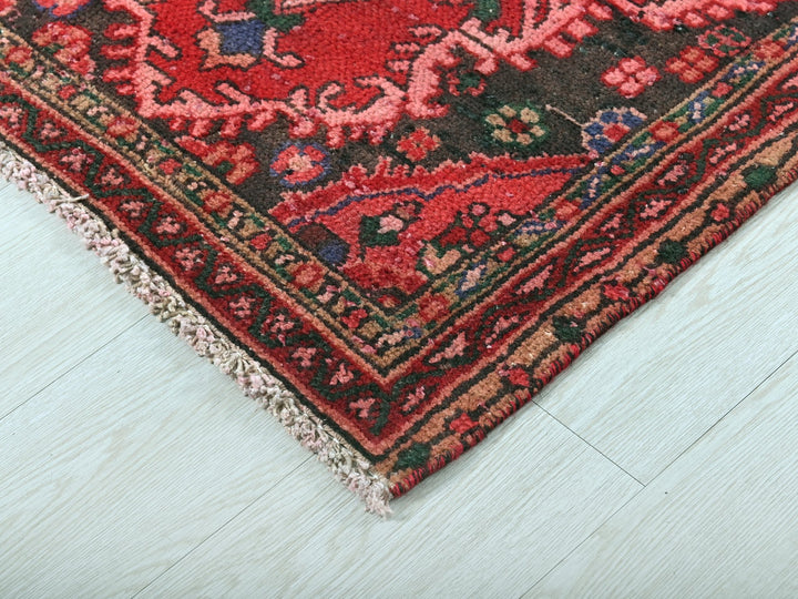2' 6" x 10' 1"