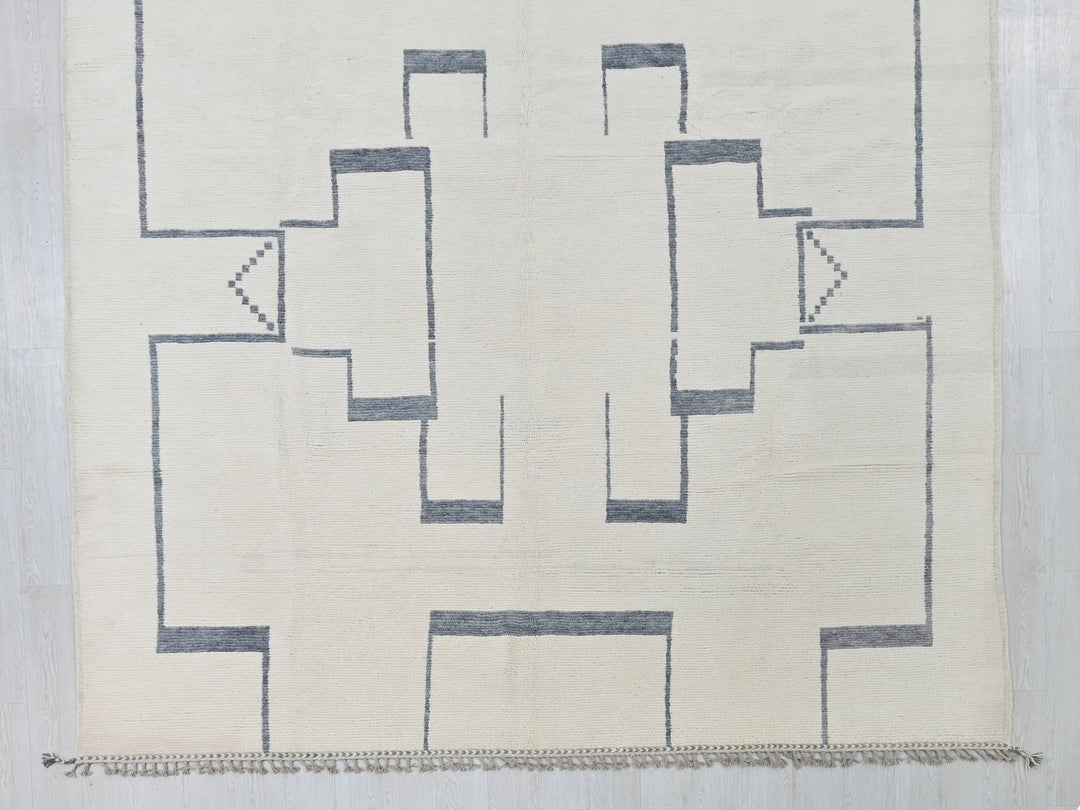 8' 11" x 12' 1"