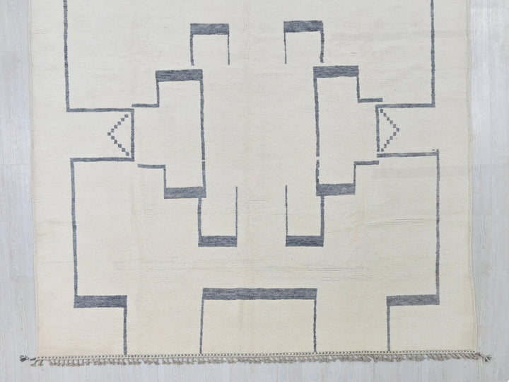 8' 11" x 12' 1"