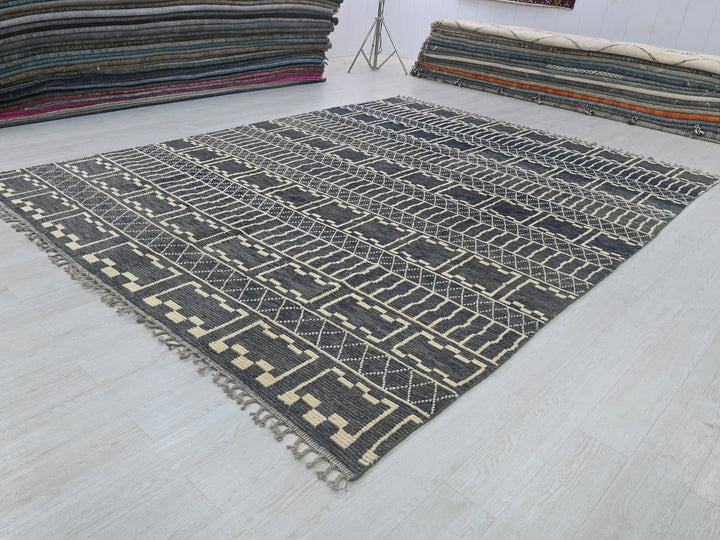 9' 0" x 12' 3"