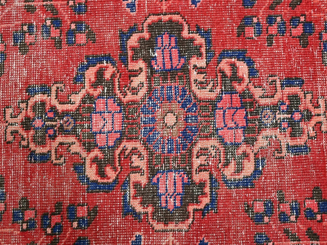2' 9" x 8' 10"