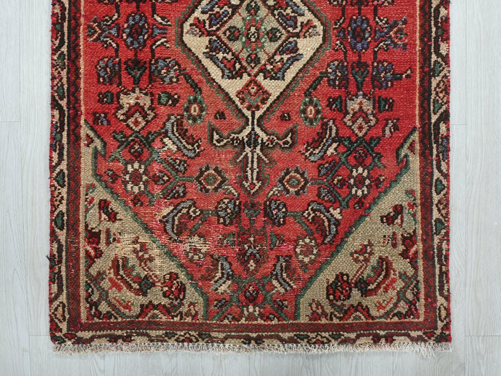 2' 7" x 4' 6"