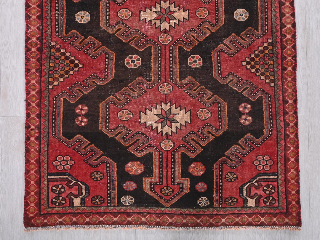 3' 1" x 4' 10"