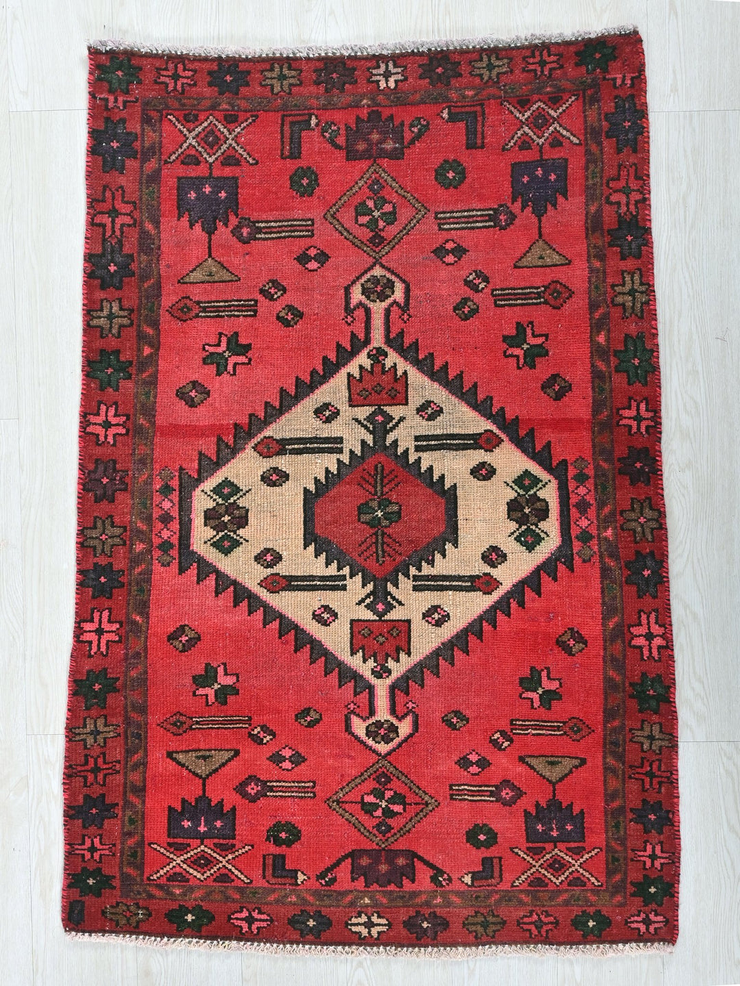 2' 8" x 4' 3"