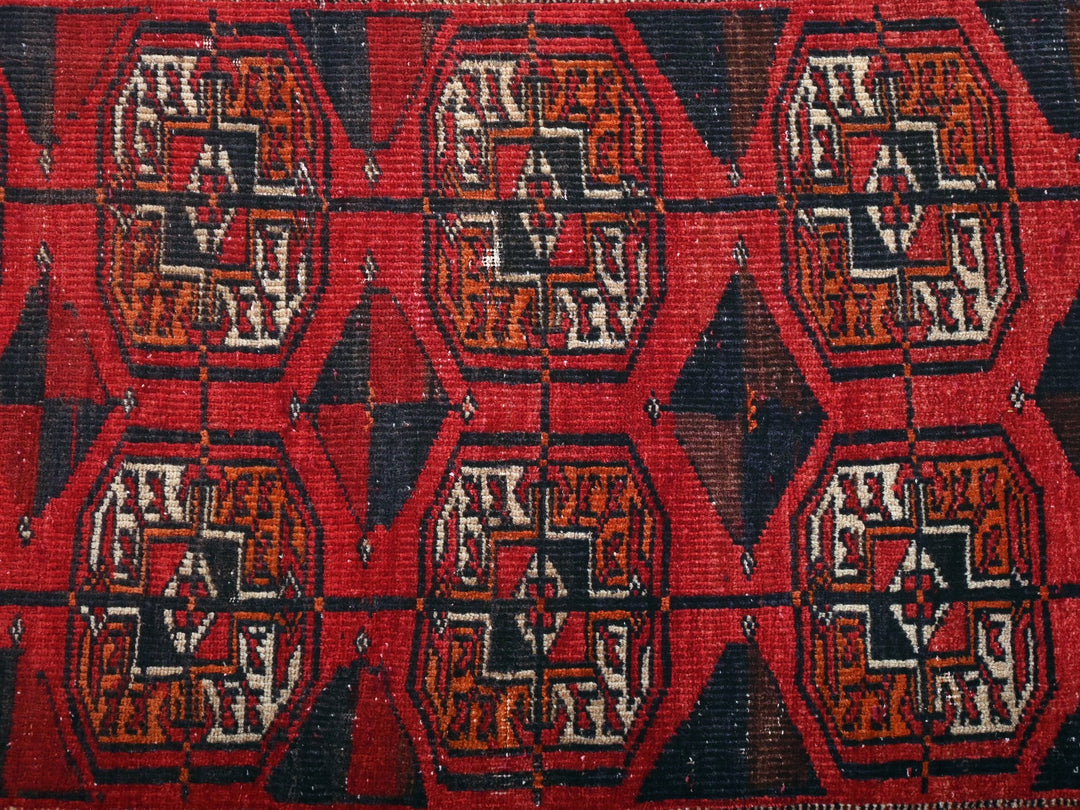 2' 8" x 4' 12"