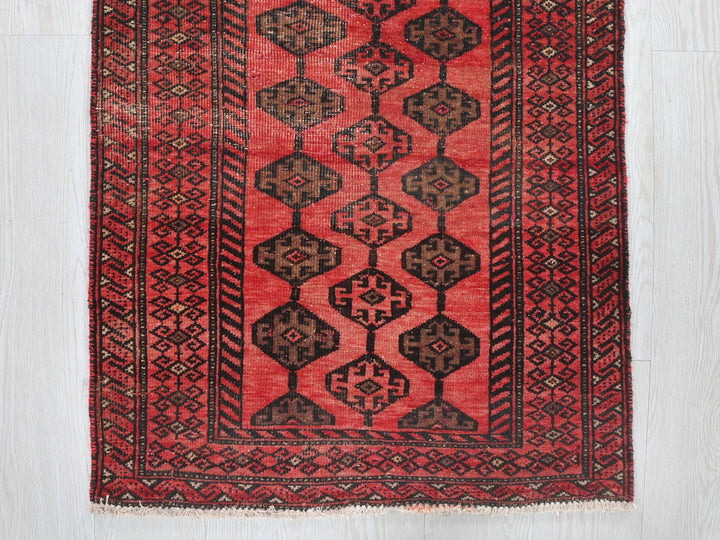 2' 4" x 4' 6"